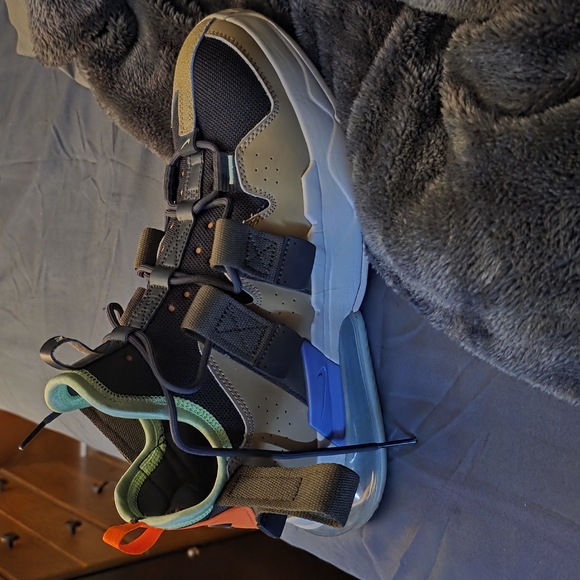 Gray and Tan Sneakers for Everyday Comfort - Picture 1 of 1